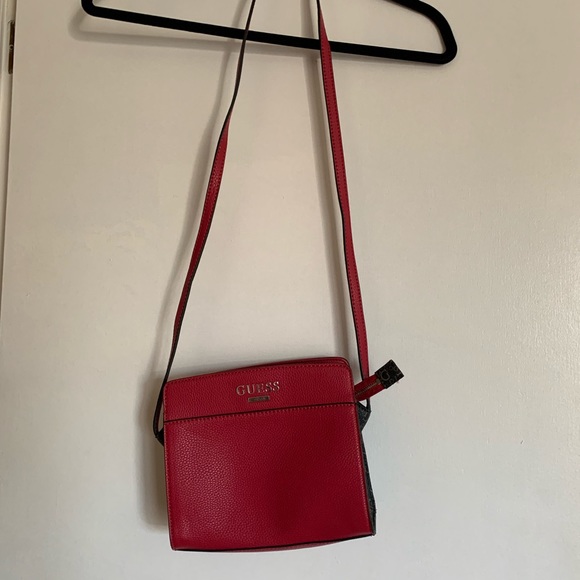 New never used pink guess purse - Picture 2 of 3